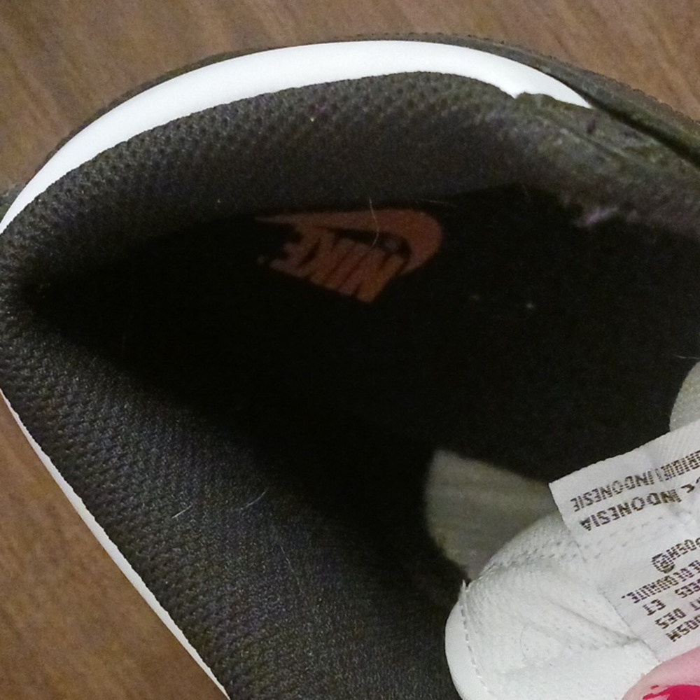 Nike - Picture 4 of 4